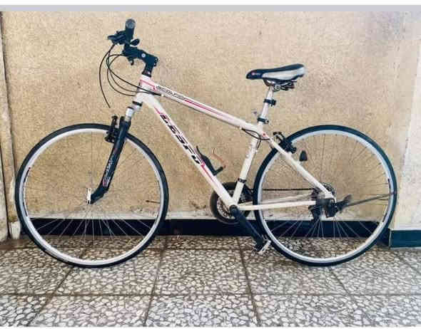 السلام عليكم ورحمة الله وبركاته بايسكل C700 ياباني مال باله بدي المنيوم تايرات جدد وسط   حجمه 28 المواصفاتت
1 رقبه متحركه
2 كير خلفي 7نمر
3 كير أمامي 3نمر 
4 دبل امام بس دهن يحتاج شغال 100%100
5 مستوى النظافه90%100
6 لون ابيض 
7 المكاين ثنينهن شركه شاومي

خوذه اصليه لون رصاصي
السعر  130 
المكان بغداد السيديه
للتواصل *********** على الرصيد فقط  يوجد واتساب
ومتواجد على الماسنجر
