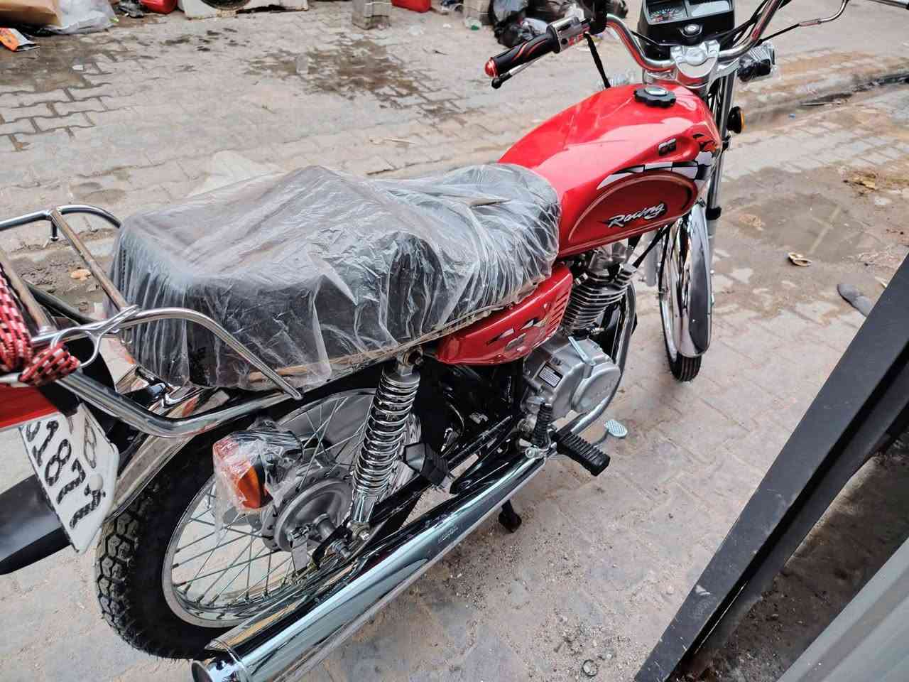 السلام عليكم أخوان دراجه نامه موديل 2020 تعمير جديد كله أصلي رقم وسنويه بصره تحويل  يوم كفاله عامه الدراجه سنويه لل 2030 السعر 1850 وبيها مجال العنوان البصره الزبير الرقم واتساب ***********
