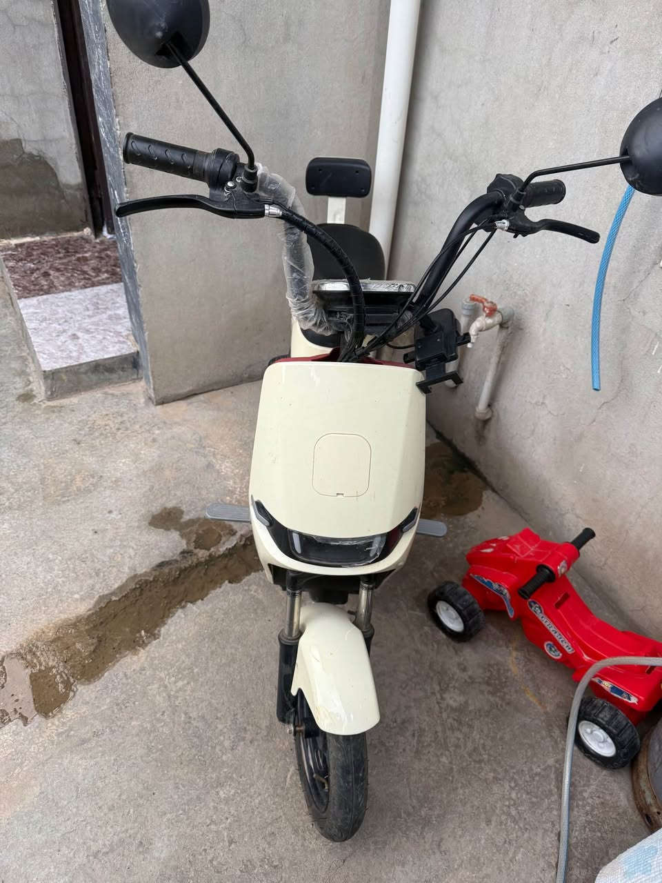 راجه شحن مامستعمله هواي بعده جديده وبشرط تخذها مہَטּ باب لبيت  سعر 200 الف مكان كركوك فيلق*********** كركوك, العراق
