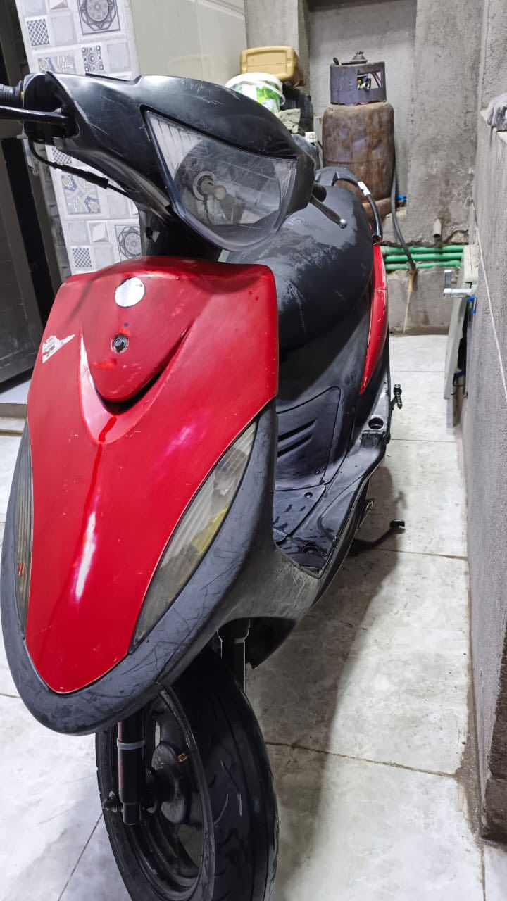 سلام عليكم ماكس عدله دراجه مكينتها خرسه دراجه كلها بلاديه نقصها بس سلف مكينه خير من الله كهربائيات كلها شغاله السعر550وبيها مجال العنوان بغداد ام الكبر ولغزلان قرب مطعم ركن سوري رقم***********وتساب
