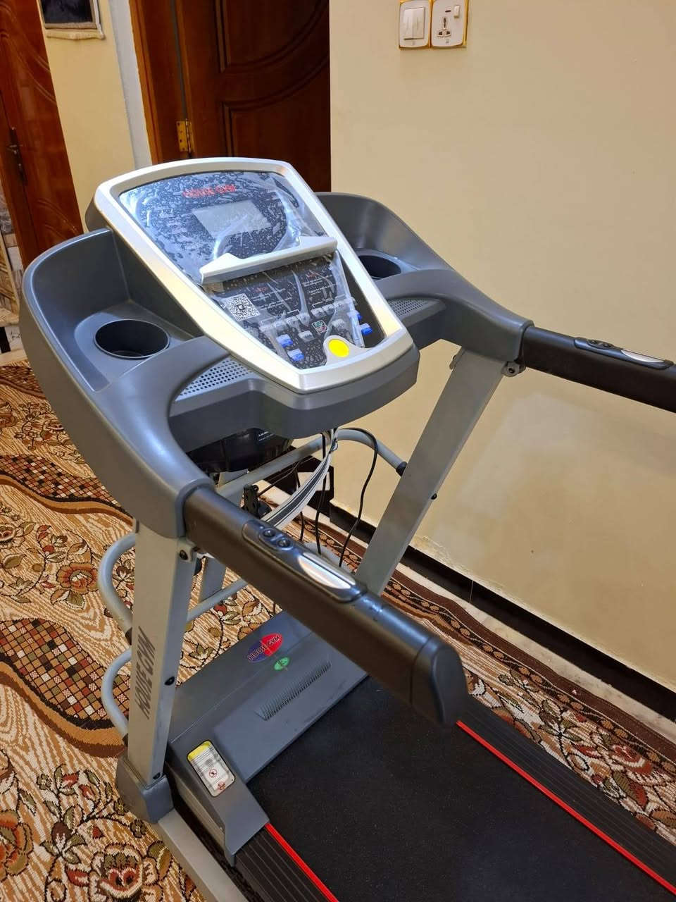 جهاز جري للبيع جديد حيل ماخذينه ب٥٠٠ ماطوره عطل .. للبيع العاجبه يتواصل مع الرقم *********** والسعر مناسب ١٦٥ عنواني قرب جامعة العين
