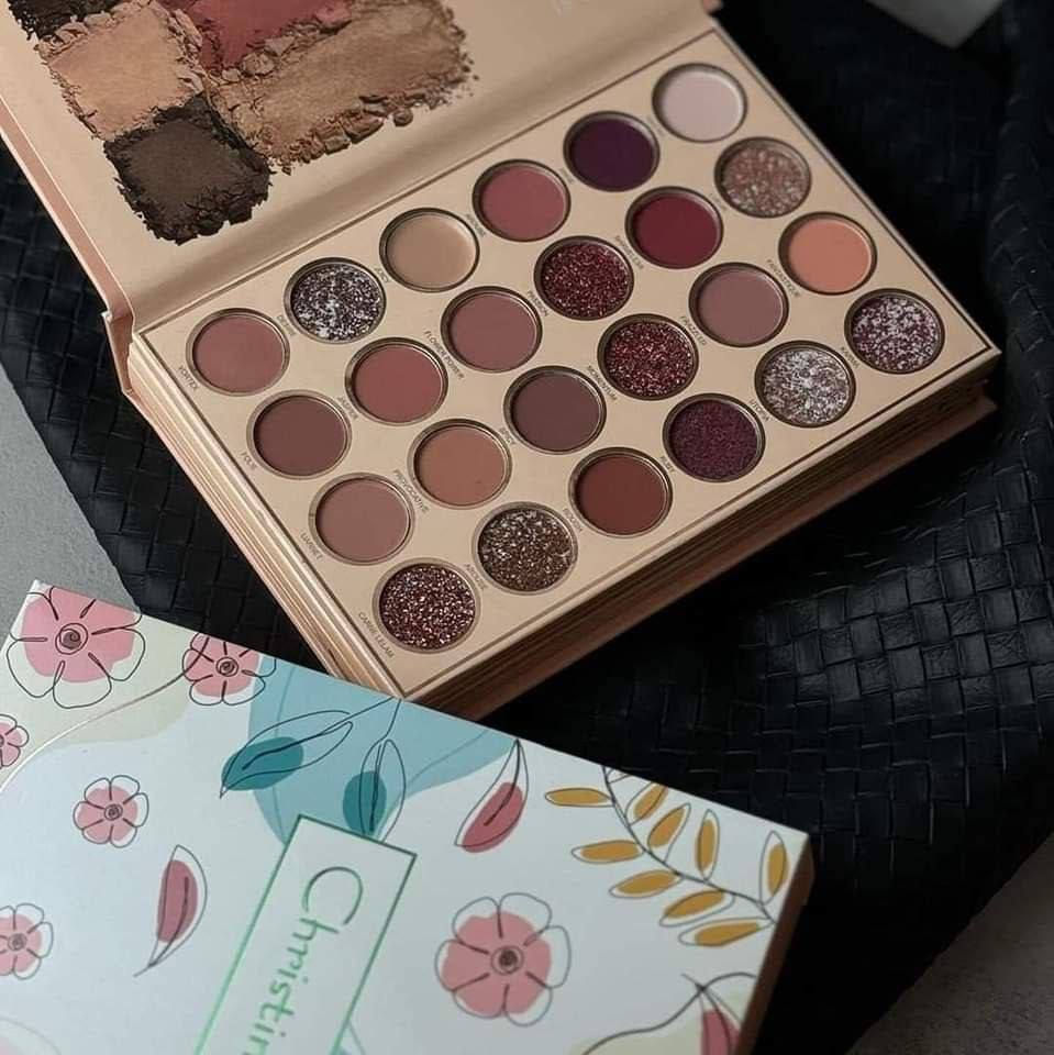 باليت دفتري من ماركة دايموند بيوتي (الأصلي UK)  بكوالتي عالي جداً😍
يحتوي الدفتر على 

24 لون ظلال عين كريمي ومخملي وكليتر 
6 درجات إضاءة بألوان طبيعية 
6 درجات بلشر ناعم جداً بألوان لايستغنى عنها 
4 درجات كونتور وبرونز 
3 درجات باودر حاجب

السعر  18 الف 
🚘 يوجد خدمة توصيل لجميع محافضات العراق ٤ الاف 🚘


**إذا كنت صاحب هذا الإعلان وتريد حذفه لأي سبب، رجاءا أرسل رسالة إلى الدعم الفني**