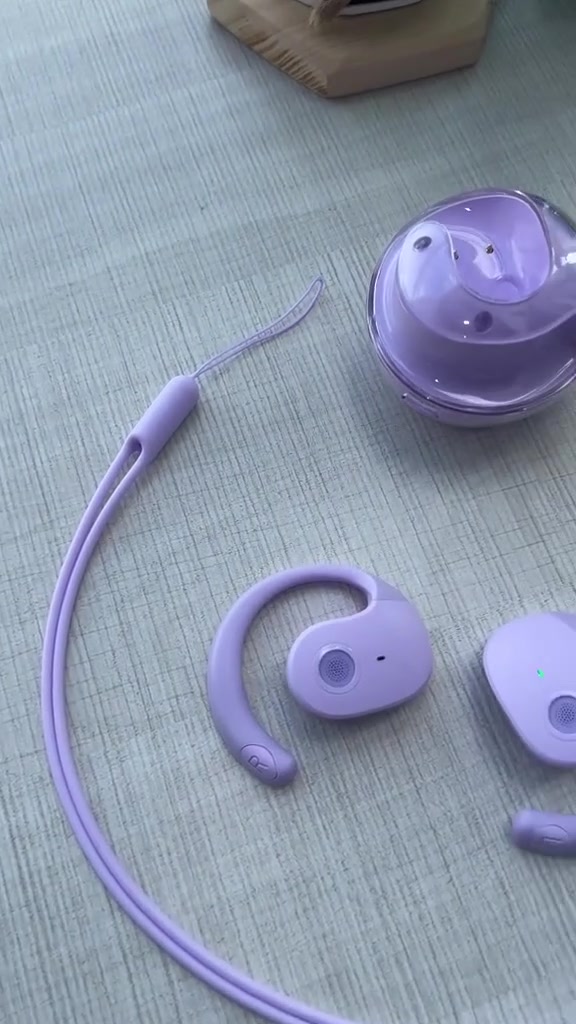 اسمع العالم والموسيقى بنفس الوقت! 🎧 هاي السماعة بتصميمها المفتوح (Open-Ear) تنطيك صوت نقي بدون ما تسد اذنك. مثالية للرياضة والطلعات لان تخليك منتبه. بلوتوث 5.4 واتصال سريع. مريحة طول اليوم. الالوان (،اسود ،وابيض ،وردي)
☎️ للحجز والاستفسار يرجى مراسلتنا على الانستغرام : https://www.instagram.com/bronze.store.iq?igsh=MWV1NG5lbjV0djU5Yg==
💵 السعر : 7000 آلاف فقط 
التوصيل لجميع محافظات العراق 🚗


**إذا كنت صاحب هذا الإعلان وتريد حذفه لأي سبب، رجاءا أرسل رسالة إلى الدعم الفني**