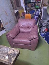 كرسي استرخاء فرنسي متحرك كهربائي للبيع لمن يرغب التواصل على الرقم ٠٧٧٢...