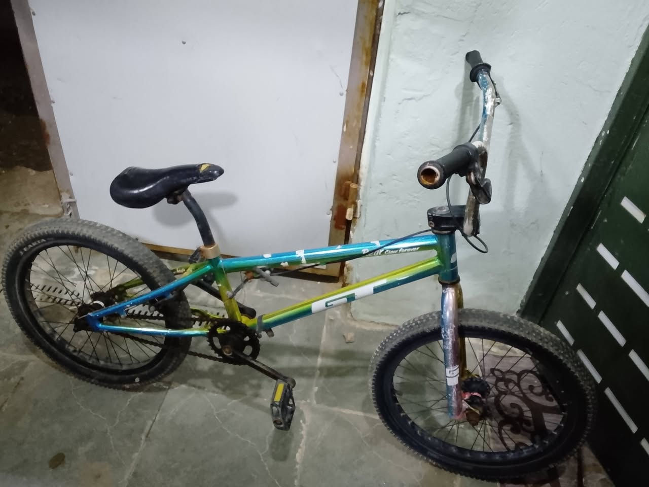 سلام عليكم بايسكل Bmx للبيع
بي شخوط قليله زنجيل مايخرط تايرات نضيفات السعر 60 وبي مجال مكاني ديوانيه الاسكان الجمعيه قرب جامع أهل البيت للاستفسار الاتصال على الرقم ***********
