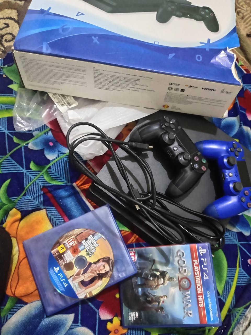 بلي ستيشن 4 سلم اوربي اون لاين غير مهكر نظام ١٣.٤
كامل ملحقاته كارتونته تاخذه نزل والعب ويا قرصين God of war 4 و Gta 5 مع جوستكات 2 وحدة اصلية + تجارية السعر 200 قفل. واتساب ***********
