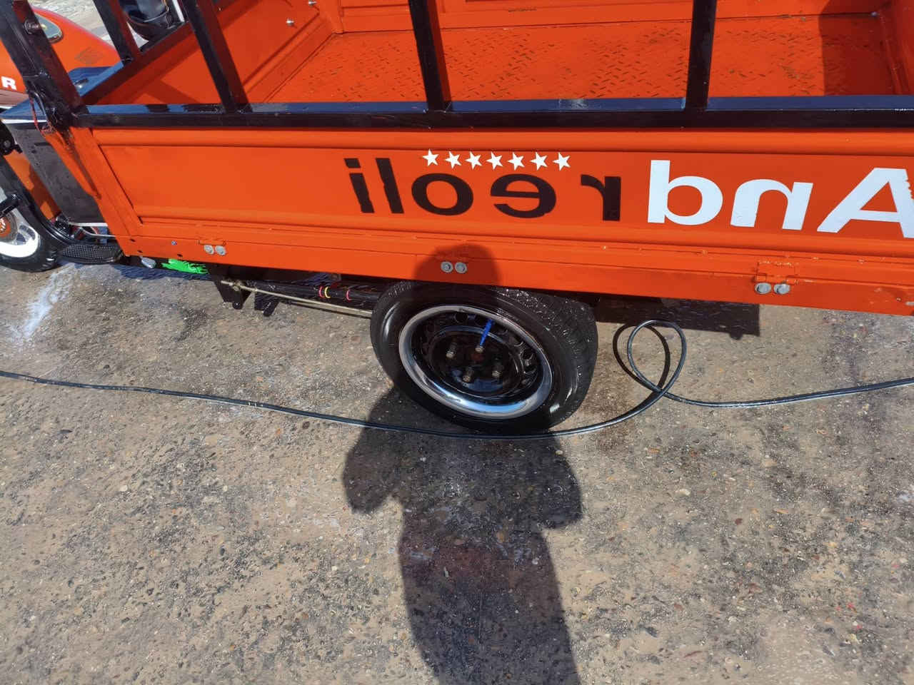 السلام عليكم ستوته رقم وسنويه لبيع استفسار عله الرقم***********
