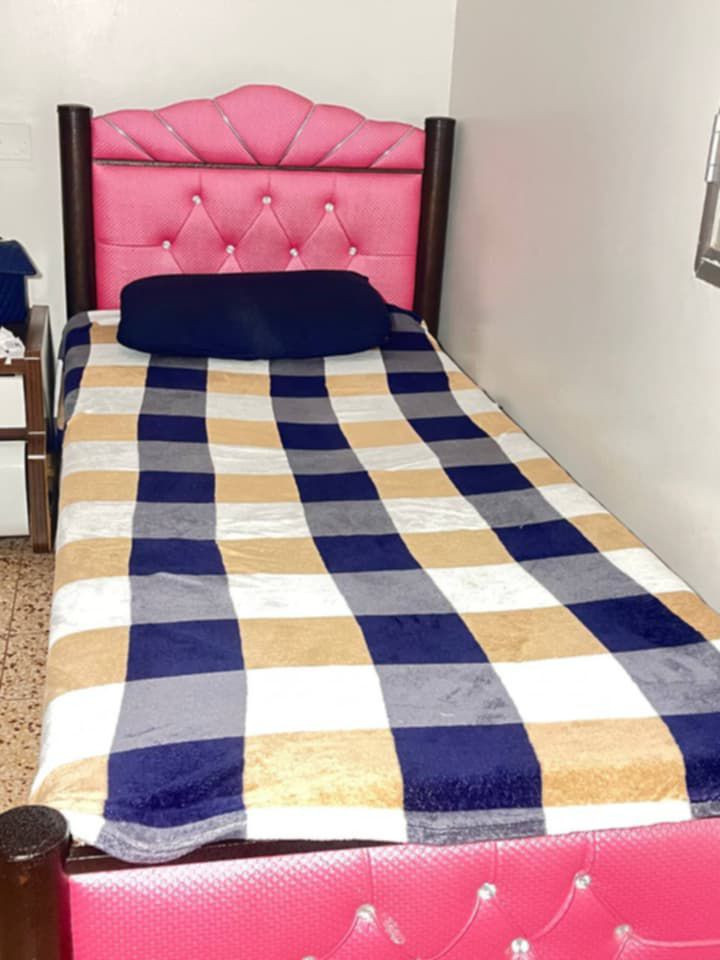 الطبله 150وبيها اربعه صغار
السرير 35
الدوشك 50
 لرفوف 125هاي حطاطه مو سوكي
لطول مترين ارتفاع متر و80 العامريه


**إذا كنت صاحب هذا الإعلان وتريد حذفه لأي سبب، رجاءا أرسل رسالة إلى الدعم الفني**