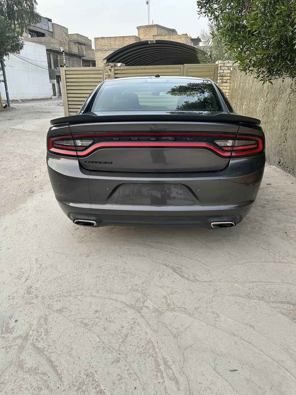 السلام عليكم 
دوج جارجر موديل 21 
وارد امريكي ححادثهه سرقه جاملغ ومبدل واحد جديد اصلي نفس لون دخول جديد سنويه باسم المشتري 
ماشيه 85 
لسياره جديده حيل مابيهه لا شخط ولا خدج ولا رصعه
بدون مواصفات فقط شفتات بلستيرن وحساس خلفي 
لسعر 255
لعنوان /بغداد /شهداء لبياع 
رقم لهاتف 
***********
