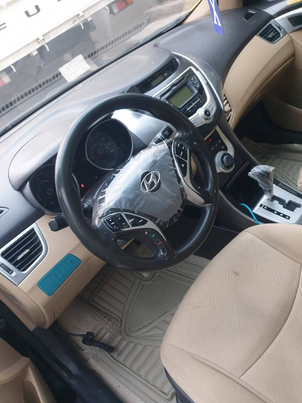 سلام عليكم الانترا 11 أمريكي حادث خشم بنيد وخشم جاملغ بدون دواخل وسونار موجود بصور تخم تاير تبريد تدفئه خير من الله محرك 1800دوش كير صدر جديد  السعر 90 وبيها مجال  عنوان بغداد حسينيه المعامل رقم ***********
