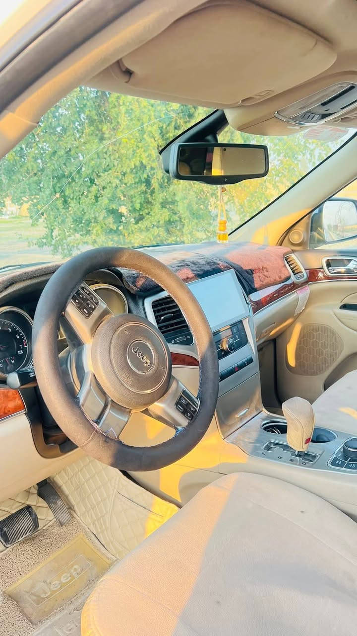 جيب خليجي كلين فول مواصفات  موديل ٢٠١٣ سعرها ٢٠٠ $ يعني شتين او مراوس بكورلا موديل ٢٠١٣ 
***********
***********
