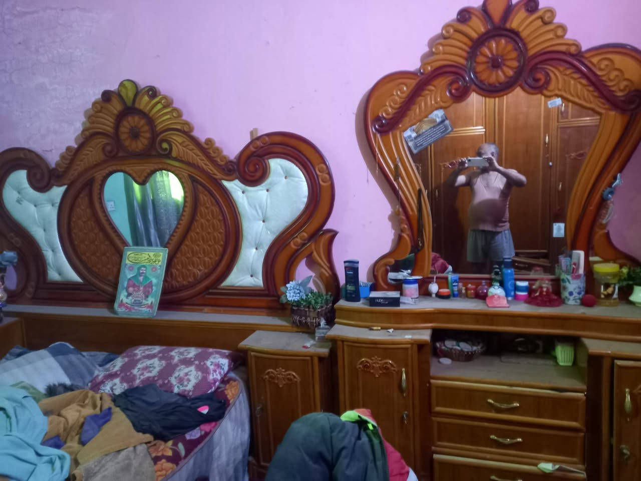 غرفه نوم مستخدمه شي قليل للبيع سعر ٧٠٠ وفيها مجال ***********
