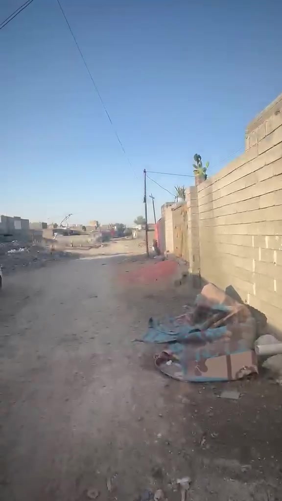 السلام عليكم ثنين بيوت مساحه ١٠٠متر للبيع سطح صب مسلح العنوان حي البساتين المدخل الثاني السعر ٣٥الواحد ***********
