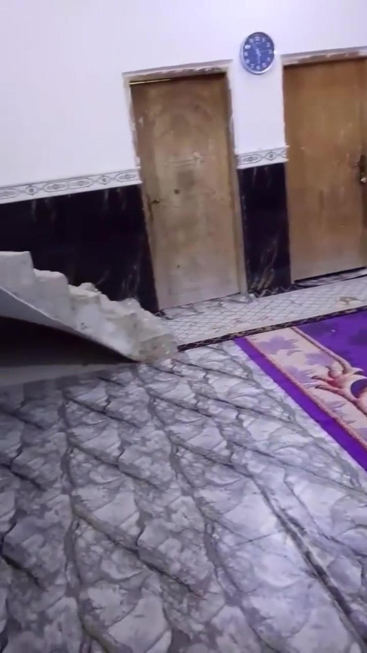 دار ليجار مساحة البيت 300 مترفي العماره منطقة المدثره في شارع الإمام علي يحتوي على ثلاث غرف وصاله ومطبخ ومنور عدد اثنين وديوانيه وساحه جبيره تقريبا 100متر  ايجاره 250 الف بناء حديث وكامل مخمر وسيراميك الاستفسار راسلوني خاص 
@إشارة


**إذا كنت صاحب هذا الإعلان وتريد حذفه لأي سبب، رجاءا أرسل رسالة إلى الدعم الفني**