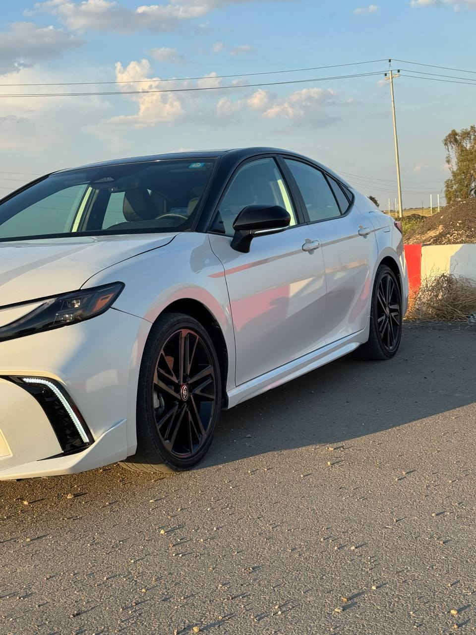 السلام عليكم للبيع فقط
تويوتا كامري 2025 XSE Hybrid 
 هايبرد وارد أمريكي 
ماشيه 22 الف 
رقم بغداد 
Two colors    لونين بلادي 
 سحب أمامي FWD المرغوب
ملاحظة
 صبغ (دعاميه فقط وتعديل بارد بالبنيد ارباك استيرن وبرده شادلها تفصيخ يعني بلادي)
الدواخل سليمه 100%
 صور الحادث ويه المنشور
 السعر: 260$
الورقة:
هاتف ***********
مكان السياره سامراء
