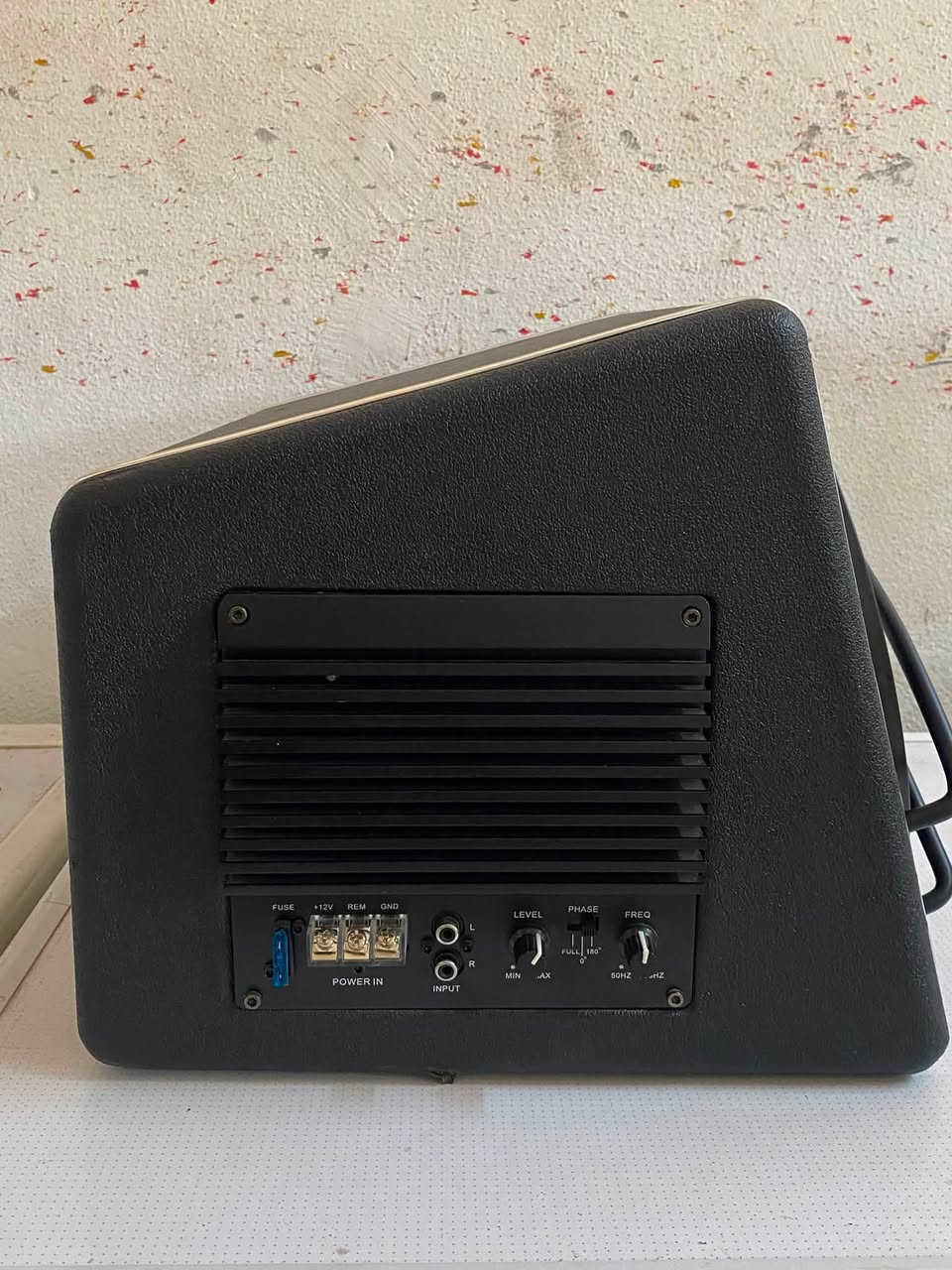 سلام وعليكم
مضخم صوت حجم كبير  3800 W

مستخدم شي قليل 

سعره 75 وبي مجال بسيط 

***********
