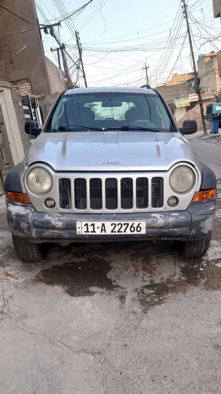 السلام عليكم ليبرتي 2007
كير مكينة تبريد خير من الله 
بدون حادث بلادية السيارة 
رقم بغداد السيارة بسمي
صدر امامي قبل اسبوع 
 وتخم تاير صار يومين من شديتهن 
السيارة ما بيه اي نقص فقط (مشط ستيرن)
السعر 80 وبيه مجال ***********
