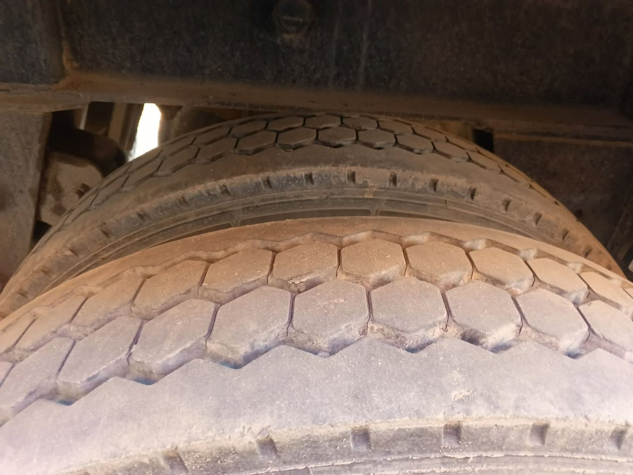 السلام عليكم براميغ ابو ٩عدد ٦ وويلات عدد ١٢ وطواكه واستدات ولقم مع ٦ ازواج تاير جدد ***********
