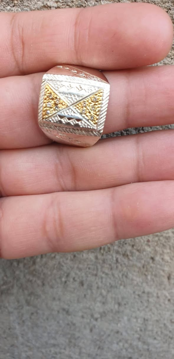 خاتم الماس تقطيع بلجيكي للبيع او مراوس حسب القناعة ١٠ الماسات بي مع شهادة المنشأ السعر خاص


**إذا كنت صاحب هذا الإعلان وتريد حذفه لأي سبب، رجاءا أرسل رسالة إلى الدعم الفني**