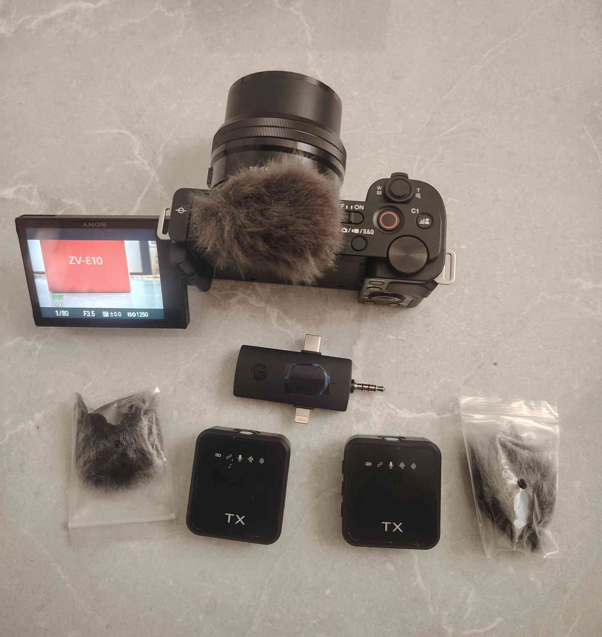 سوني ZV-E10, رونن
للبيع: معدات تصوير تاخذهن وگبل تشتغل. 

١- سوني ZV-E10 نظافة 100% استعمال قليل. 

- الكاميرا غنية عن التعريف، وياها كامل ملحقات (كيبلات، شاحن، كارتون، فلتر صوت، عدسة) مثل ما موضح بالصور. 
- يجيك وياها نك مايك هدية  🎁
- سعر الكاميرا 725 ألف مع التوصيل. 

٢- Ronin Zhiyun Weebill 2 الإحترافي
- ويا الترايبود والقواعد والفلينة مالته. 
- السعر 275 ألف مع التوصيل. 

- للتواصل خاص او واتساب ***********
