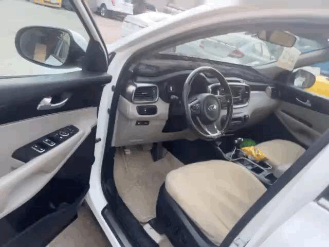 سلام عليكم
كيا سورنتو 2018 رقم بغداد مكينه 6 سلندر 
7 راكب كشن كهرباء سايق والصدر 
حساس خلفي امامي بردات خلفي 
صندوك كهرباء 
شاشه كاربلي 3 قطع تبريد السياره بيه باب السايق مبدل فقط اصلي بدون صبغ 
مكاني ناصريه مركز 
السعر 220 
***********
***********
