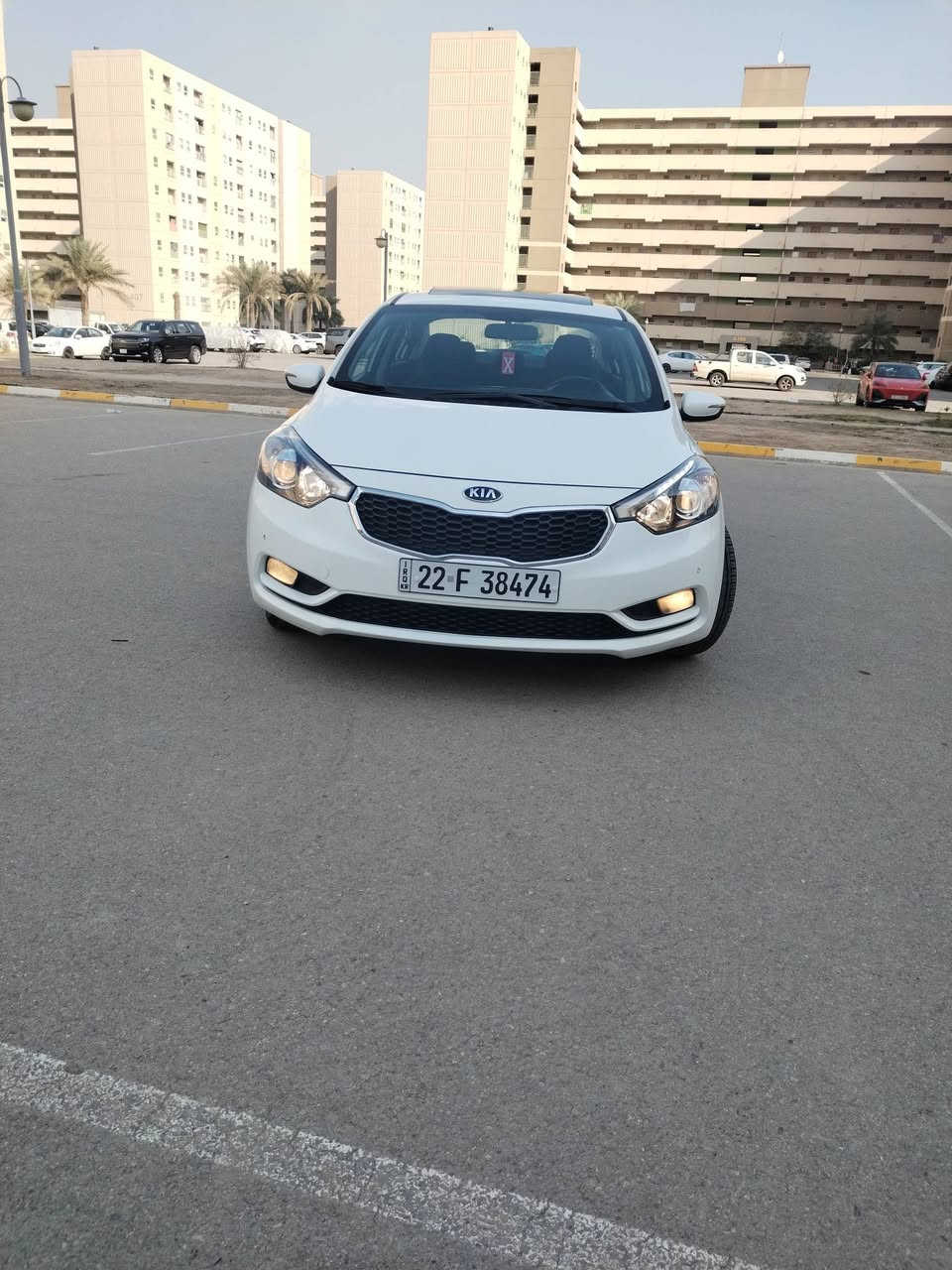 سلام عليكم للبيع كيا سيراتو موديل 2014 فول موصفات عدا بصمه رقم اربيل بأسمي سياره  مكينه 1600 دوش 
لد امامي خلفي شاشه وكامره خلفيه 
تبريد امامي خلفي مري شفط
تحكم ستيرن جهتين ثلث انضمه قيادة
خمسه ويل كب + فتحه سقف 
كير مكينه تبريد مكفولات 
سياره بيها صبغ بين الباب وجاملغ عندي صورها قبل مااصبغها 
مكان سياره بغداد مجمع بسمايه 
وسعر خاص او اتصال (***********
