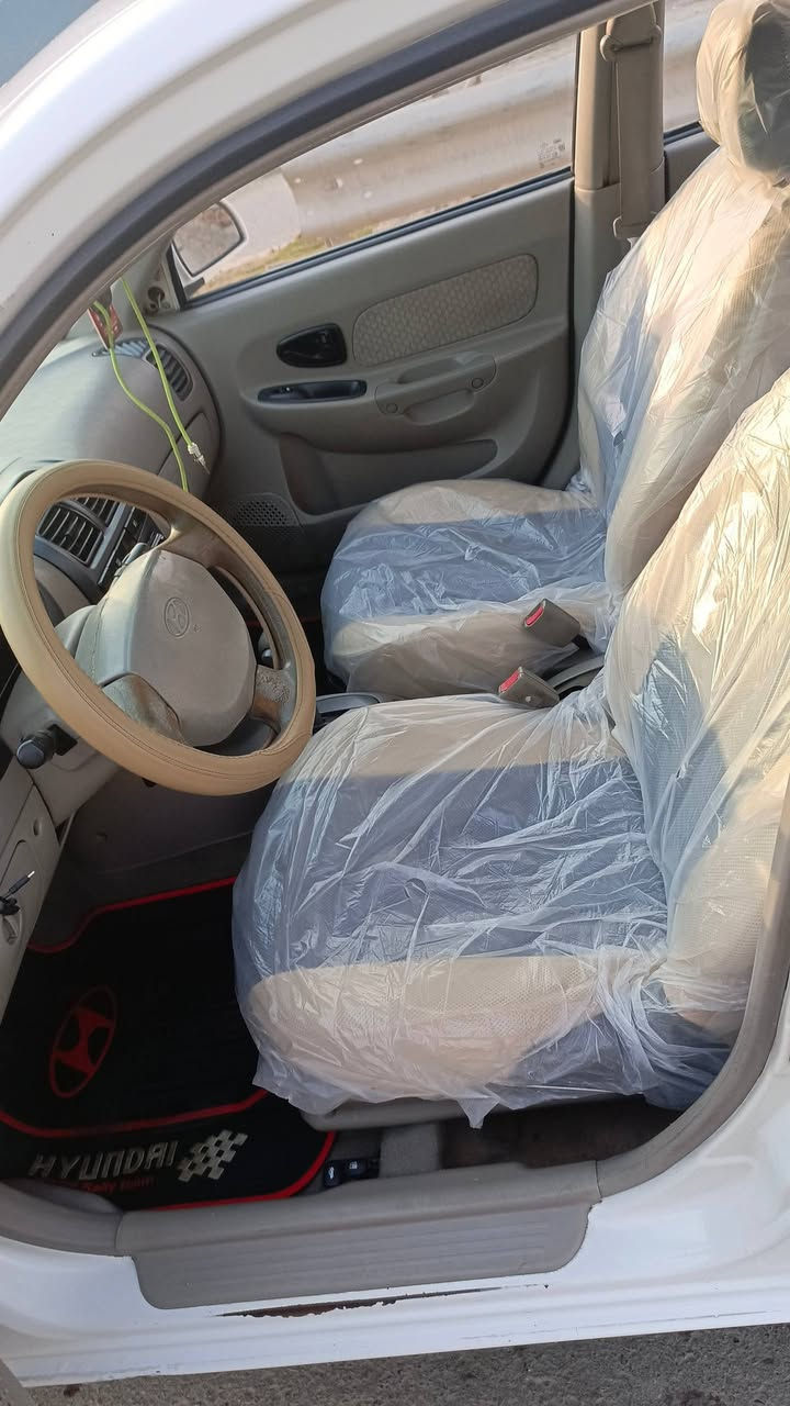 السلام عليكم فيرنا 2012باسمي سياره  غرفه جديده لا ضربة ولا تبديل تخم تاير جديد مكينة كير مكفولات سياره بيها صبغ (دوسه ودعاميات فقط) السعر ب83 مكاني بغداد الدورة قم الهاتف ***********
