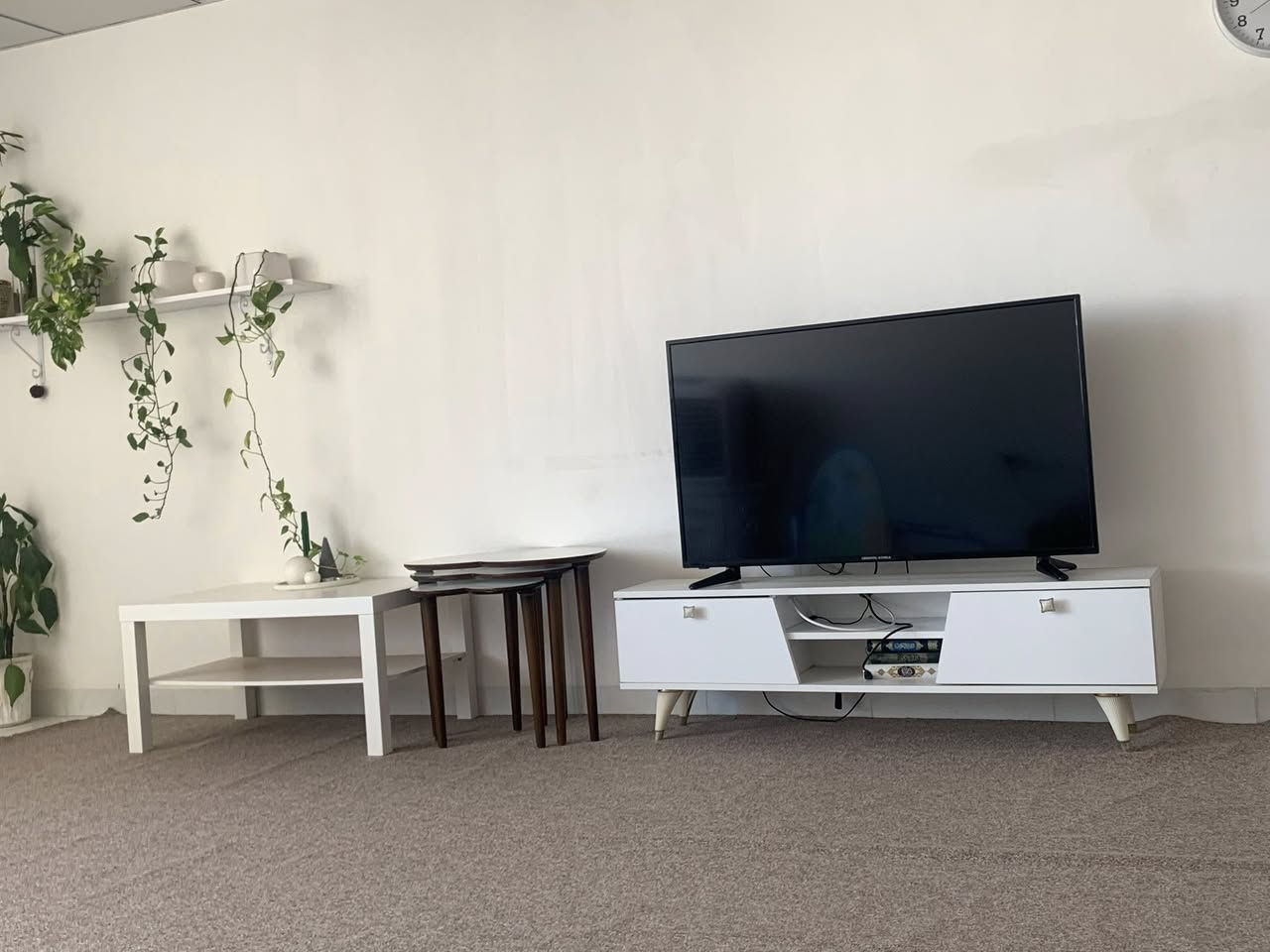 تاقمەکە ۲٠٠ هەزار
فەرشەکە ۲٥ هەزار

مێزی تیڤی ۲٥ هەزا ر

تەپڵەک ۲٥هەزار

مێزی ناوەڕاست ۲٥ هەزار

سلێمانی ..... ***********
