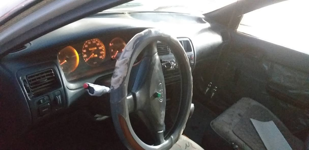 السلام عليكم سياره كورلا للبيع موديل ١٩٩٤ رقم بغداد دولي سنويته نهاية ٢٠٢٧ مكينه وكير مكفول خير من آلله تبريد كامل بس مايشتغل دشبول يسره بلاد شادلها وتدفئه بيه مكانات صبغ بالجامرلغ الخلفي والباب الخلفي وصبغتهن وضربتها كلها كلير والقماره بلاد كهربائيات كلها شغاله السعر ٥٤ ورقه المكان ديالى الرقم ***********
