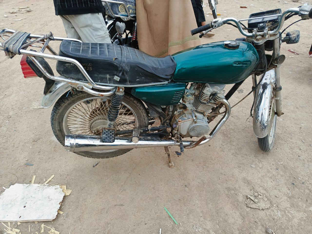 دراجه ارشا 
محركه نامه ايراني 
وباقي تفاصيل ذا شراي تصل على هاذا رقم ***********
شباب والله ما عرف عنه شي لحد يراسلني تريده هاذا رقم راعيه
