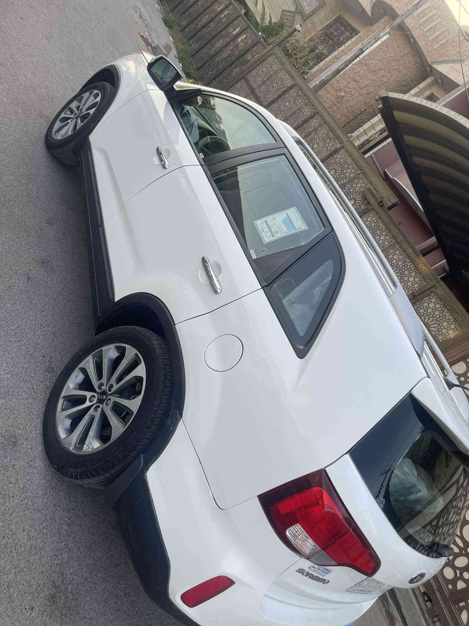 السلام عليكم كيا سورنتو للبيع موديل ٢٠١٤ خليجي اربعه سلندر مكينه كير مكفوله مواصفات شاشه تحكم ستيرن مري شفط ٧ راكب ٣ قطع تبريد داخل بيجي نضام ايكو اشاير بالمري سياره بيه مكانات صبغ ابيع حزام سونار ب منشور رقم واسط باسمي ماشيه ١٦٠ مكان سياره بغداد السعر ١٣٥ بيه مجال بصيط  الاتصال ***********
