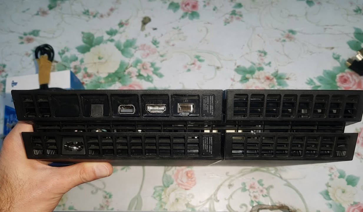 عروض شهر رمضان المبارك 
بلي ٤ فات مهكر  ١ تيرا للبيع نظام 9.00  احسن نضام تهكير
هارد  حجم ١ تيرا   مع ملحقاته الأصلية 
مع جوستك جديد تجاري  
العنوان/ صلاح الدين _ مجمع الدور السكني _ سوق الثاني 
مكتب خبير الالعاب   *********** 📱 خط شغال مع واتساب
Kaptain Basit  مكتب خبير الالعاب
