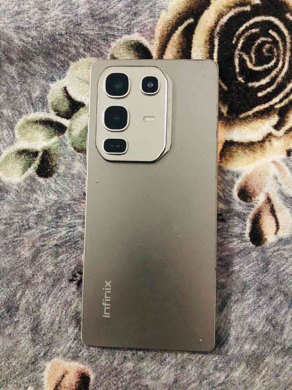 السلام عليكم جهاز انفنكس نوت 50 برو ذاكرة 256 جهاز نضيف كلش قوي بل العاب السعر ١٨٠ الف للاستفسار الاتصال على رقم***********
