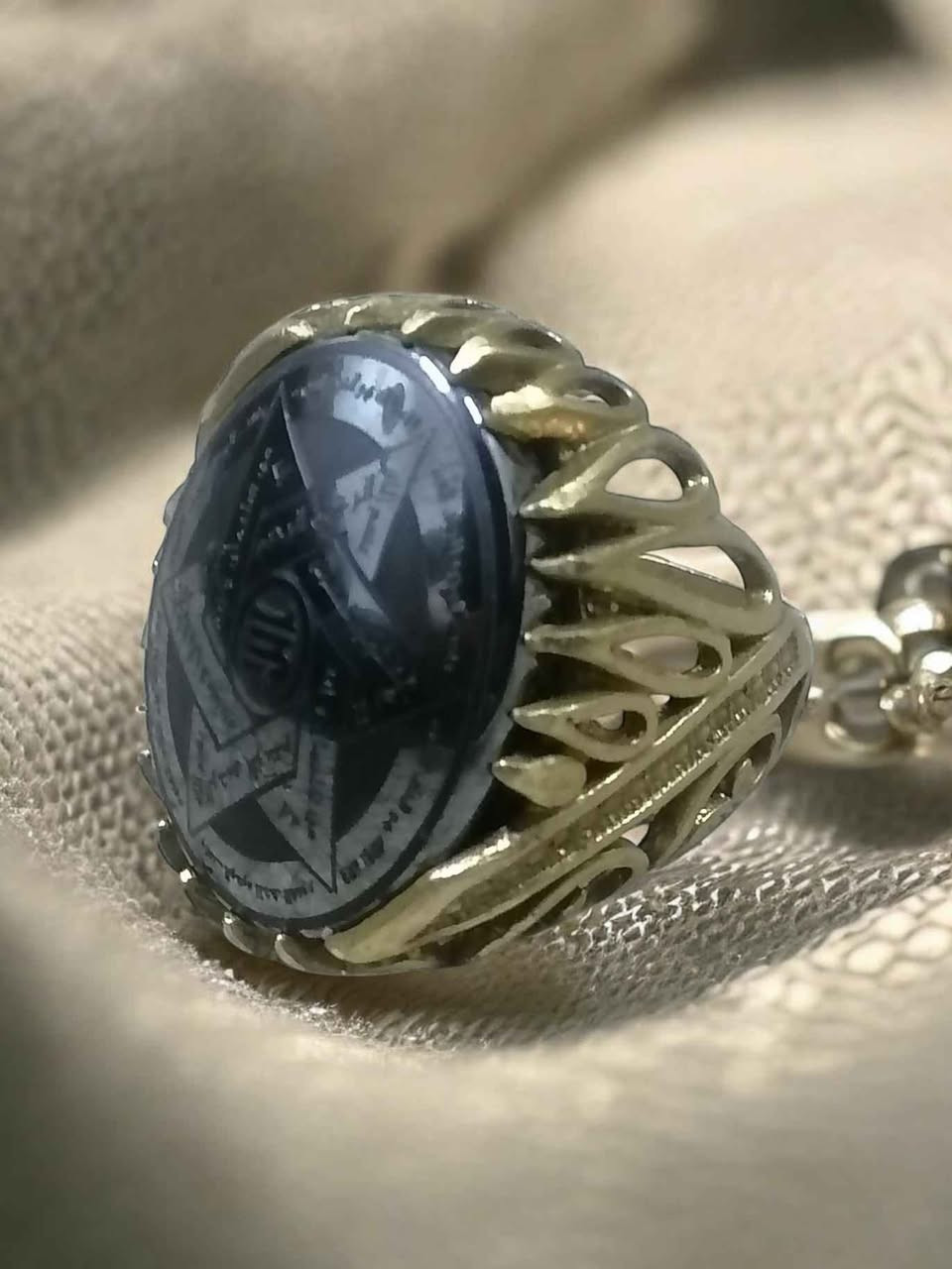 خاتم نحاس متوج بحجر الحديد الصيني الأسود منقوش عليه ختم النبي سليمان قياس الخاتم ٢٤ قابل للتصغير والتكبير بغداد, العراق


**إذا كنت صاحب هذا الإعلان وتريد حذفه لأي سبب، رجاءا أرسل رسالة إلى الدعم الفني**