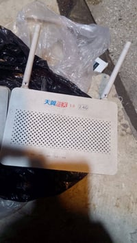 راوتر ضوئي مع يوبيس  نضيفات للبيع السعر 25 مكاني البلديات .....0774077...