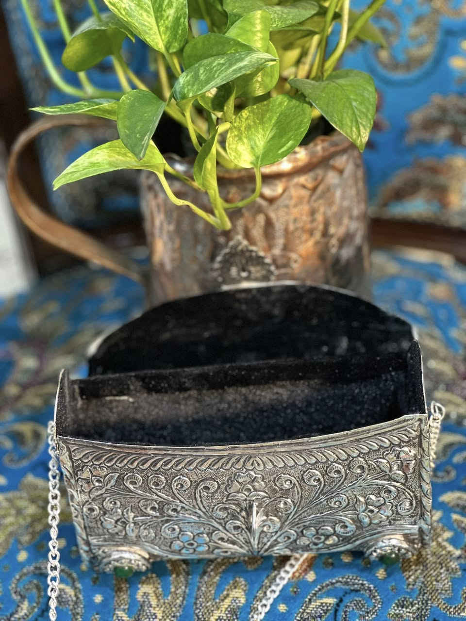 لأصحاب الذوق الرفيع 
حقيبة نسائية طلاء فضة جميلة جدا 
- العنوان / بغداد / الكرادة / حي الوحدة . شارع سلمان فائق  (  مجمع بازار انتيك بغداد )  
   الطابق الاول  
  للاستفسار اكثر الاتصال لاستفسار اكثر الاتصال 
  ***********        
  *********** 
واتس اب او فايبر او مراسلة الصفحة.
