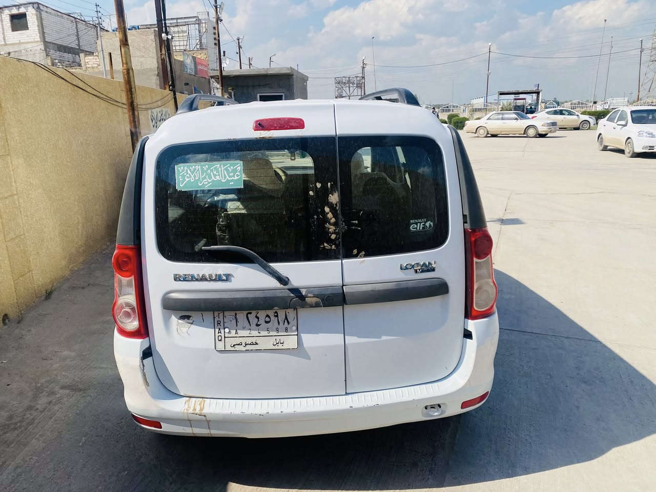 السلام عليكم رينو لوكان موديل 2012  7راكب سيارة حلوة وجاهزة بيه بارد قليل مكفولة من الصبغ سنوية ساقطة علية غرامات 400الف ينخصم من السعر كير عادي كفالة محرك وكير  حدادية ناعمه سيارة السعر 55 وبيه مجال 
مكان السيارة حله جامعة بابل 
للستفسار ***********
