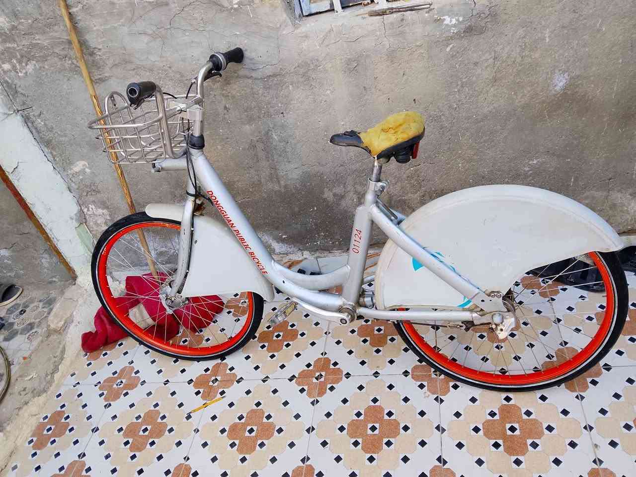 بايسكل للبيع حساس ب 75 اتصل على الرقم***********
