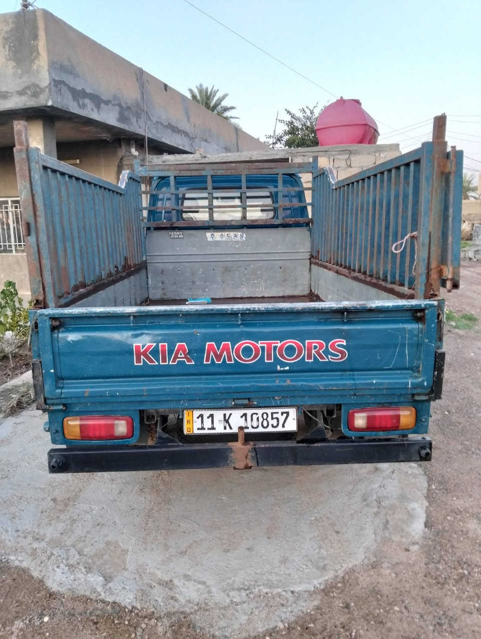 كيا حمل بنكو 2002   سياره جاهزة ابلاديه السعر  85 العنوان بغداد سنويه بأسم صاحبها واني مكلف بالنشر اعيد اني مكلف بالنشر الاستفسار على الرقم ***********
