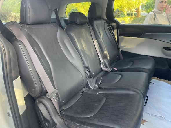 العروسه الجميله خفيفه الضل ساحره الشباب و الشياب عائلي و جميل فخامه الكوري الابداع هنا وينتهي 
و سعر بلاششششش 283 و قابل للتفاوض 
الضرر فقط باب تبديل 
كيا  كرنفال فل اوبشن بدون فتحه موديل 2023 
6 سلندر
باقي التفاصيل الاتصال ع الرقم 
***********
