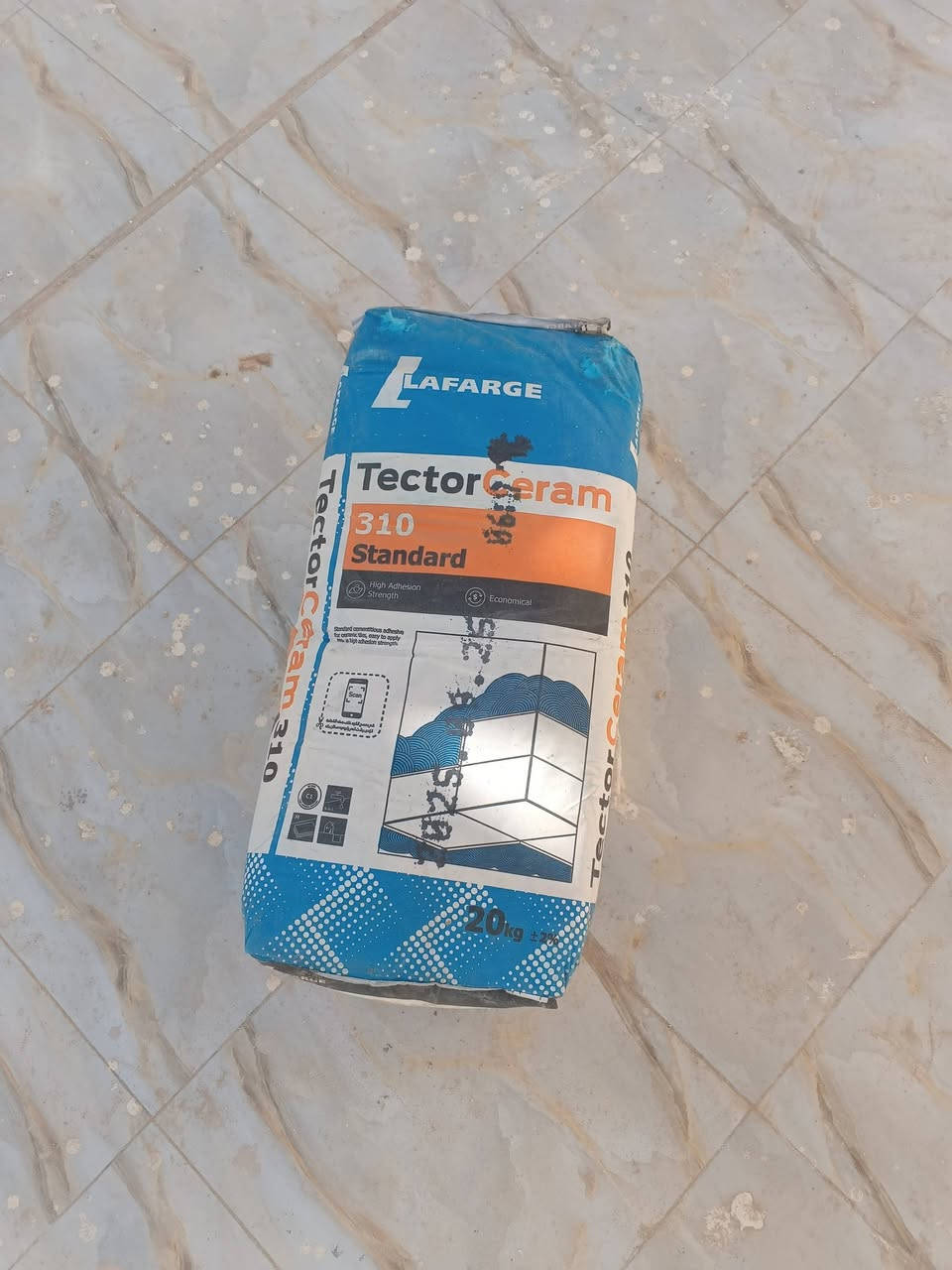 السلام عليكم  اللي محتاج خلفه مال سيراميك  موجود   واحد على واحد ‪***********‬‏
