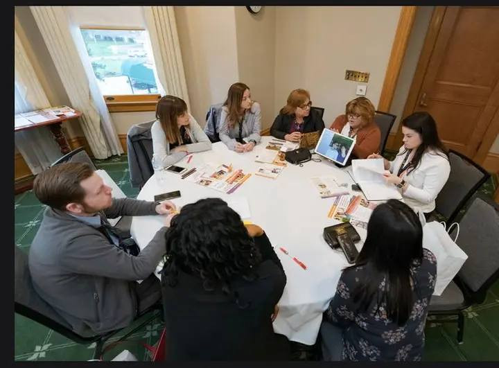 🇫🇷 عروض شهر يناير 2026 – دورة محادثة اللغة الفرنسية 🗣️
طوّر قدرتك على التحدث بالفرنسية بثقة وبطريقة عملية، وابدأ رحلتك مع لغة جديدة بأسلوب تفاعلي يركز على الكلام من أول حصة
نعلن عن عروض شهرية خاصة لكل من يرغب بتقوية مهارة المحادثة باللغة الفرنسية، حيث تعتمد الدورة بشكل أساسي على التطبيق العملي والتواصل المباشر دون تعقيد

📘 دورة محادثة فرنسي أونلاين
(عبر Google Meet)

🔹 ماذا ستتعلم في هذه الدورة؟

التحدث باللغة الفرنسية منذ اليوم الأول🏅
بناء الثقة أثناء الحوار والنقاش🥇
تحسين النطق وسرعة الاستجابة🥈
استخدام الفرنسية في الحياة اليومية والعمل🎖️
كسر حاجز الخجل والتردد أثناء الكلام✨
👩🏻‍🏫
تدريس مباشر مع اساتذه. متخصصين 
⭐ خبرة تعليمية تتجاوز 35 سنة
👥 مجموعات محدودة لضمان مشاركة فعّالة لكل متدرب
🕒 أوقات مرنة تناسب الطلبة والموظفين
🎯 الدورة مناسبة لـ:
الطلبة
الموظفين
الخريجين
أي شخص يرغب بالتحدث بالفرنسية بطلاقة وثقة

🔥 عروض وخصومات شهرية مستمرة
⚠️ المقاعد محدودة والتسجيل حسب الأسبقية

📩 للاستفسار والتسجيل، أرسل رسالة الآن
📲 أو تواصل عبر واتساب:
+964 750 544 8548
✨ اجعل كل شهر خطوة جديدة نحو إتقان المحادثة باللغة الفرنسية
================
#دورة_محادثة_فرنسي
#FrenchSpeaking
#ParlerFrançais
#تعلم_اللغة_الفرنسية
#تعليم_اونلاين
#خصومات_شهر_يناير
