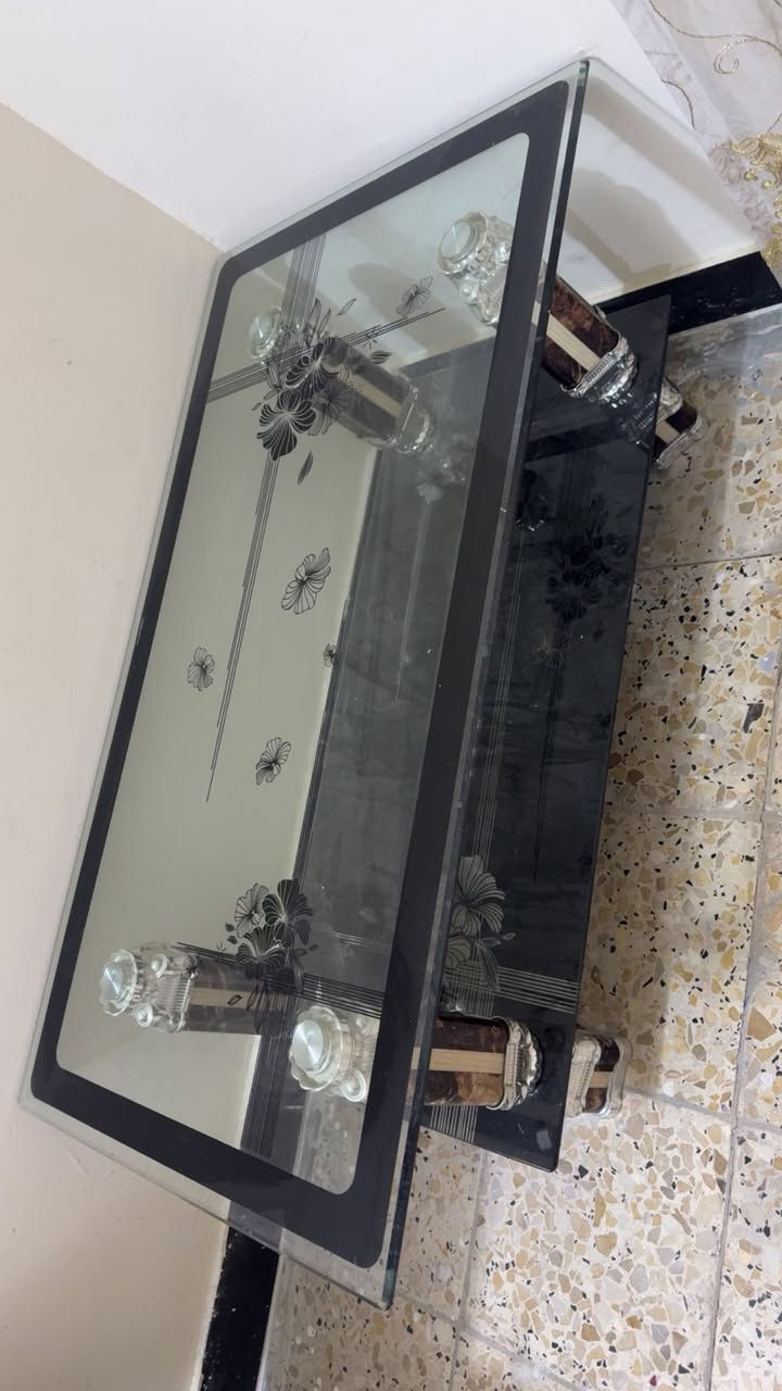 ميز تلفزيون عدد ٢ 
طبعا الميز كله كزاز جام مضلل 

و طبلة كزاز حجم كبير مع ٤ طبلات ايضا 

الميز الكبير ١٥٠ 
الميز الصغير ١٠٠ 
و طبلة كزاز مع ٤ طبلات ب
١٥٠ الف طبعا عبارة عن طابقين كزاز وعليه ورد 
واضح بصورة


**إذا كنت صاحب هذا الإعلان وتريد حذفه لأي سبب، رجاءا أرسل رسالة إلى الدعم الفني**