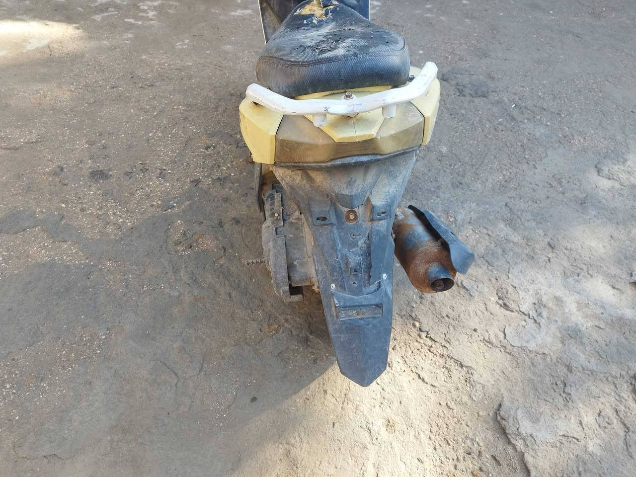 السلام عليكم دراجه متروكه
الهندر عاطل وباتري مابيه وأمير المؤمنين مكينه جديده بس اني تركته بعد ماشغلته 
أبيع فحم هل موجود المكان بابل الورديه 
***********
السعر بدون قفل ٦٠الف قفل
