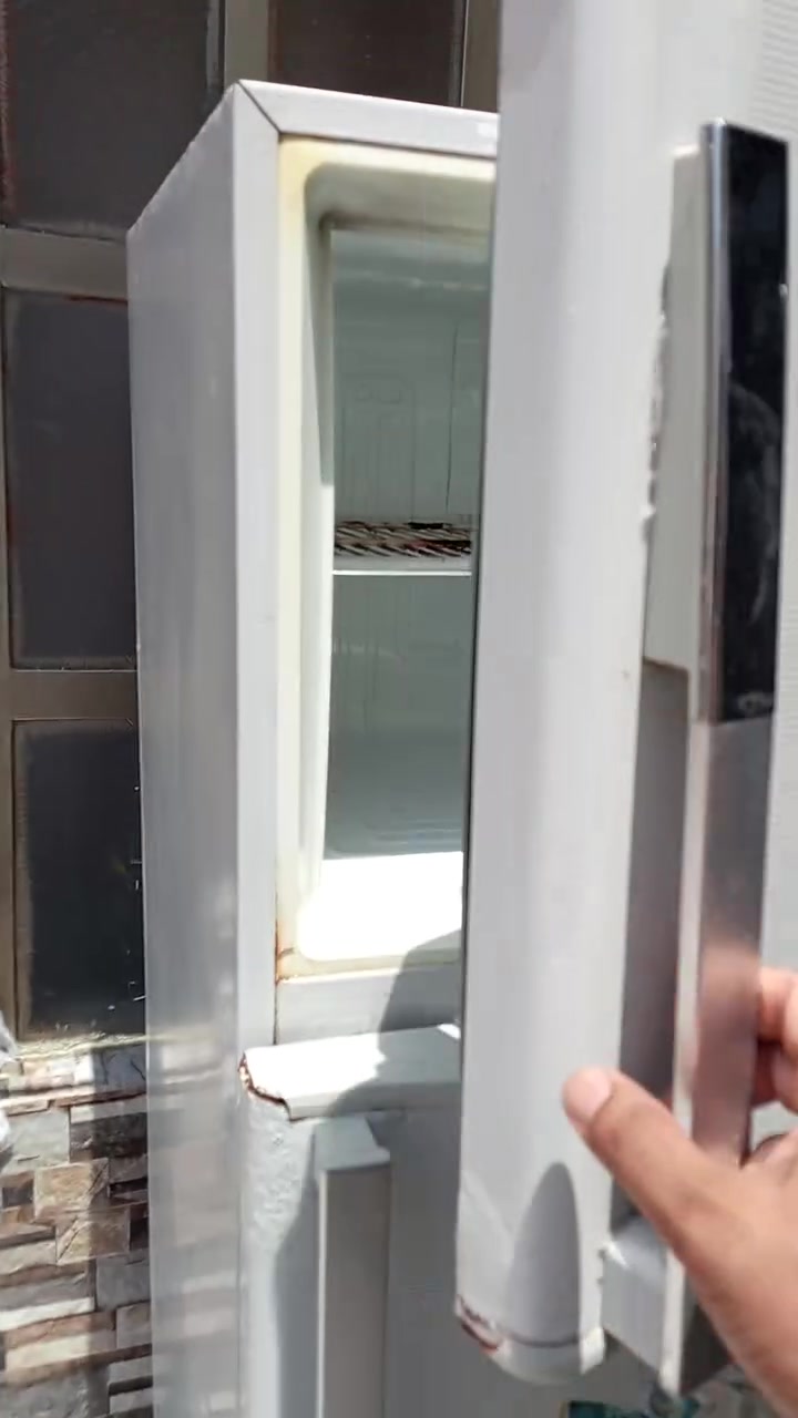 بلازمه اصليه شركه سعرها ٢٥٠الف حجم ٥٥ ضد الكسر فول انترنيت تجي للبيت تفحصها وتاخذها  شركه دايو كوريه وليسه صيني +ثلاجه لبيع تجميد فول تجميد فوك وجوه مال عائله سعره ٧٥الف قفل رقم بيه واتساب *********** مكاني بغداد الشعب حي اور
