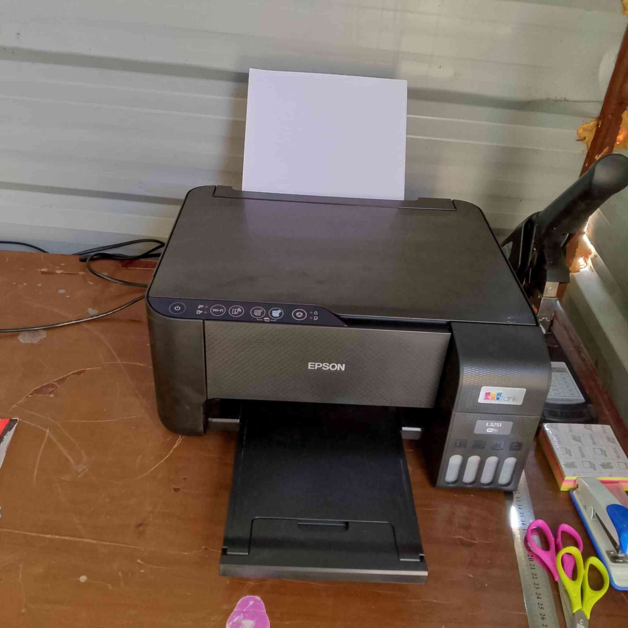 السلام عليكم ورحمه الله وبركاته
طابعه ابسون ملون عدد 2
شرط الطباعه الملونه كارتون وياهن 
سعر الطابعه الوحده 170 الف 
الاستفسار على الرقم 
 ***********
