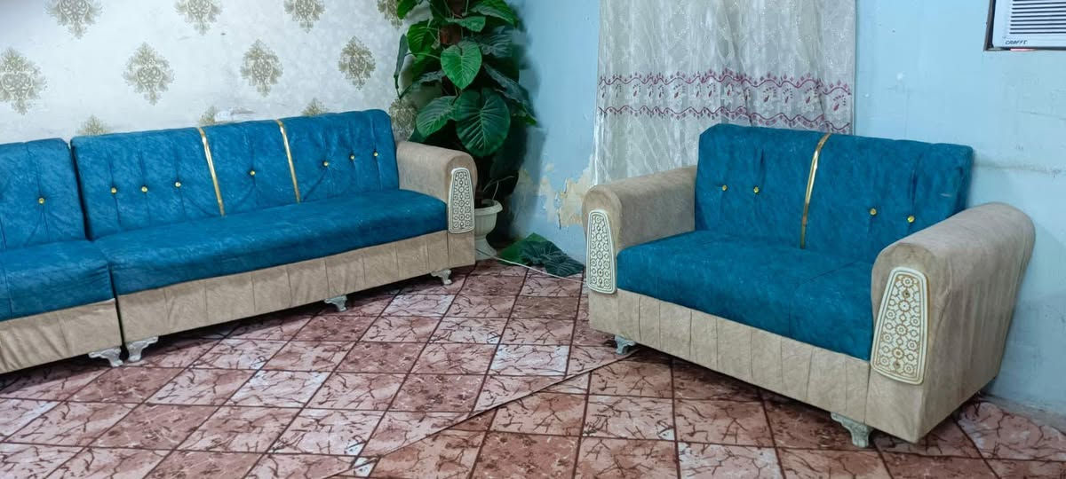 ديوان17مقعد  نضيف مابي اي ضرر سعره 350 وبي مجال مكاني كاضميه يوجد توصيل بكروه *********** يوجد واتساب بغداد, العراق
