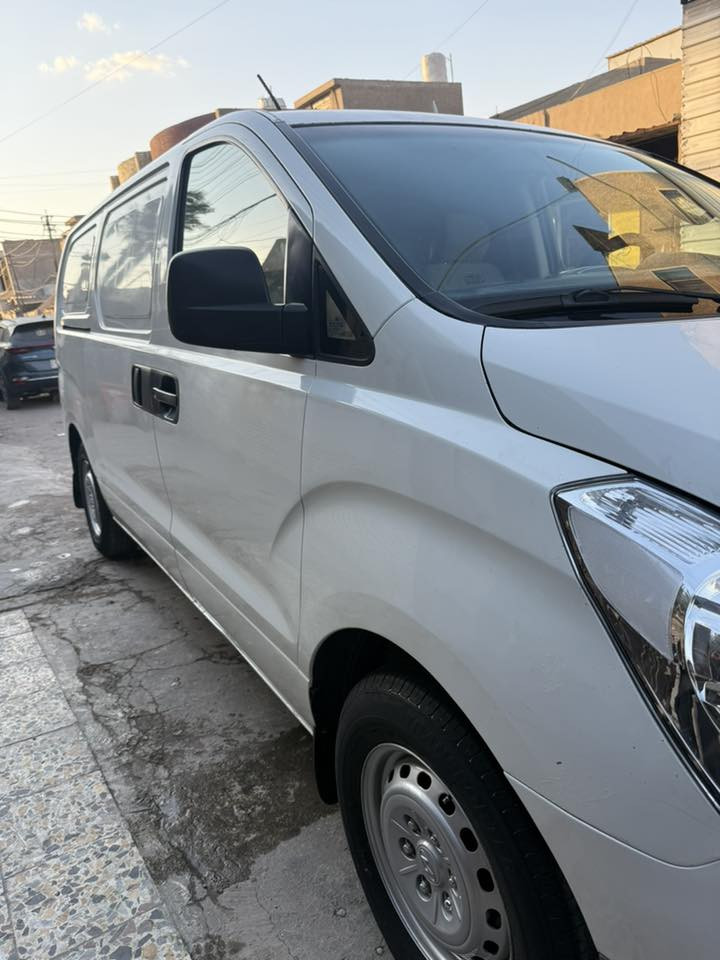 السلام عليكم ستاركس فان 2011 سليمانية سيارة نضيفة كما موضح بصور
بيهه قطع صبغ 
محرك نظيف كلش
سيارة كاملة حدادية امامي وخلفي 
تايرات نظيفة جاهزة للشغل 
السعر 120$ وبيهه مجال بسيط 
العنوان:- بغداد بغداد الجديدة 
 الاستفسار:- ‭0770 645 8222‬
