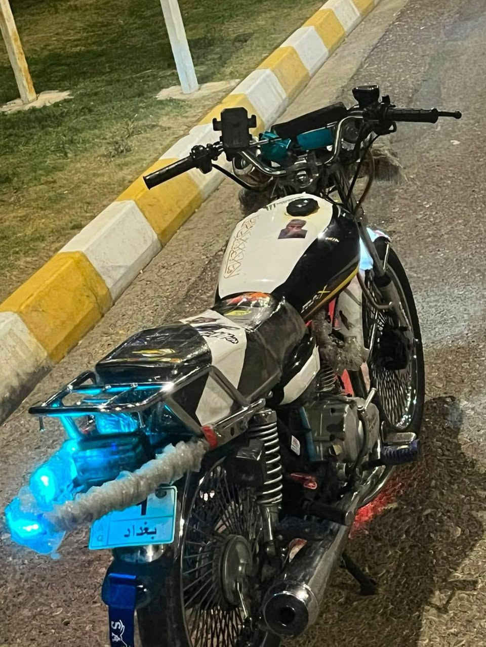 ماطور سيفاني موديل 2024 محرك كبس كهرباياته وشايره  ونشرات ونبيثريه كله شغاله وعقل رياضي صالنصع ام صوت بريك امامي ورئ شغالات محرك لا صرف ولا بخار شرط تخم تايرات جدد سعر 600 وبيه مجال قليل جدن رقم تلفون ***********
