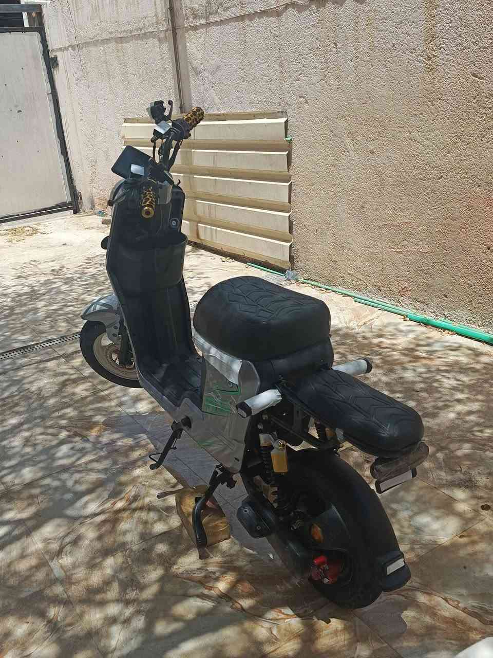 دراجه آر 9 2026 نظيفه مامتعوبه صارله شهرين من ما خذه وغراضه كله موجودة 
عقل رياضي 72v رايده ب 400.000 بيه مجال للشراي مكاني بصره مطيحه تواصل ***********
